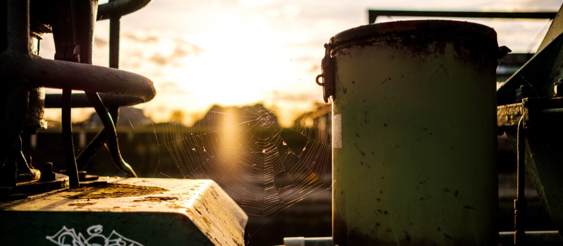 Rodzaje olejów przemysłowych - jak odpowiednio dobrać olej do swojego sprzętu?