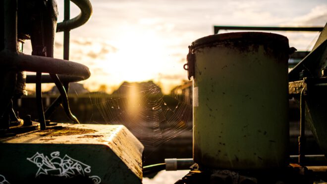 Rodzaje olejów przemysłowych - jak odpowiednio dobrać olej do swojego sprzętu?